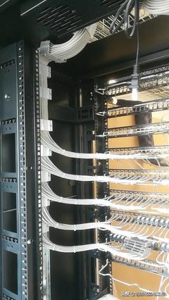 弱電工程機(jī)柜施工理線 哪個(gè)方案最佳？